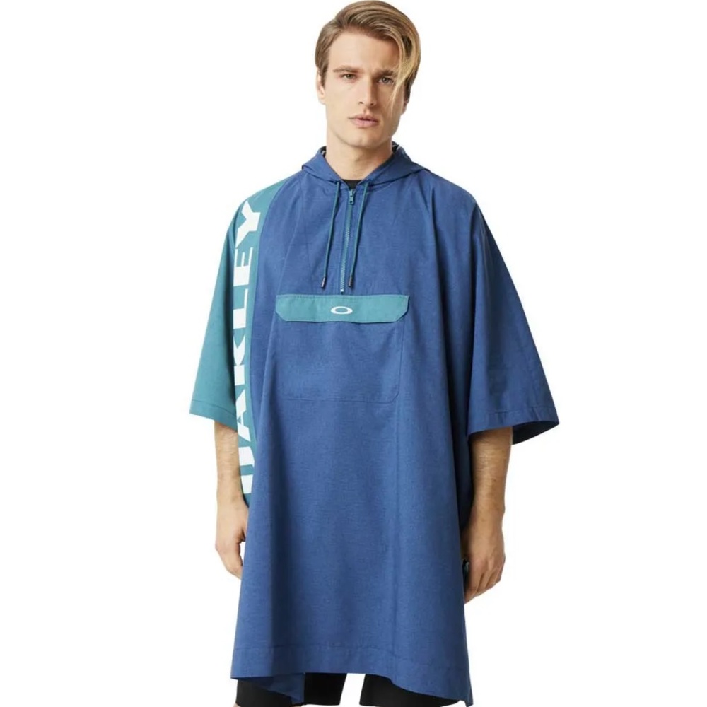 OAKLEY S/M Surf Changing Poncho Color Blue Size Small/ Medium